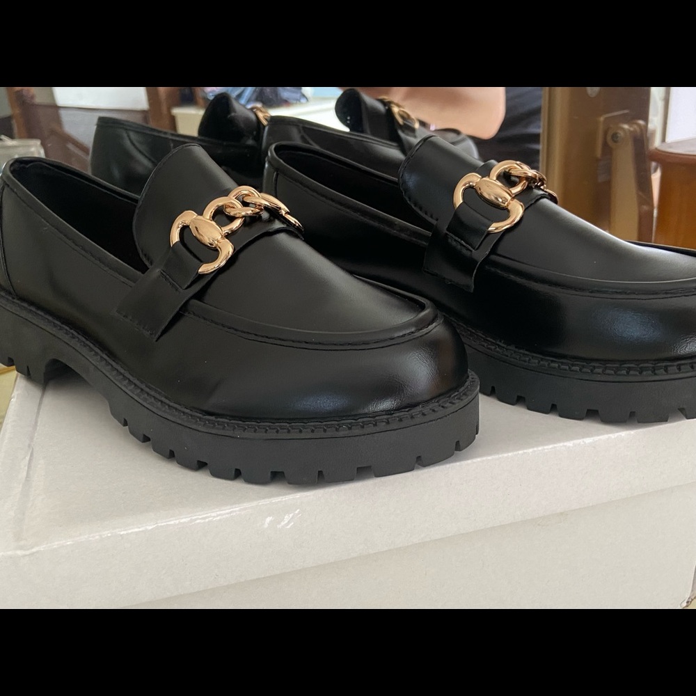Black CAN39-US7 shoes-unworn